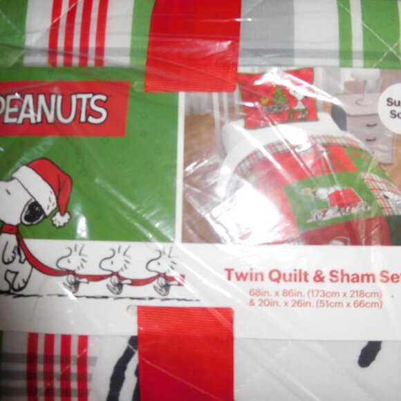 NEW NWT PEANUTS SNOoPY QUILT AND SHAM SET CHRISTMAS THEMED TWIN SIZE woodstock - Picture 2 of 10